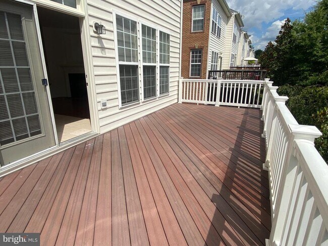 Building Photo - 5633 Sheals Ln