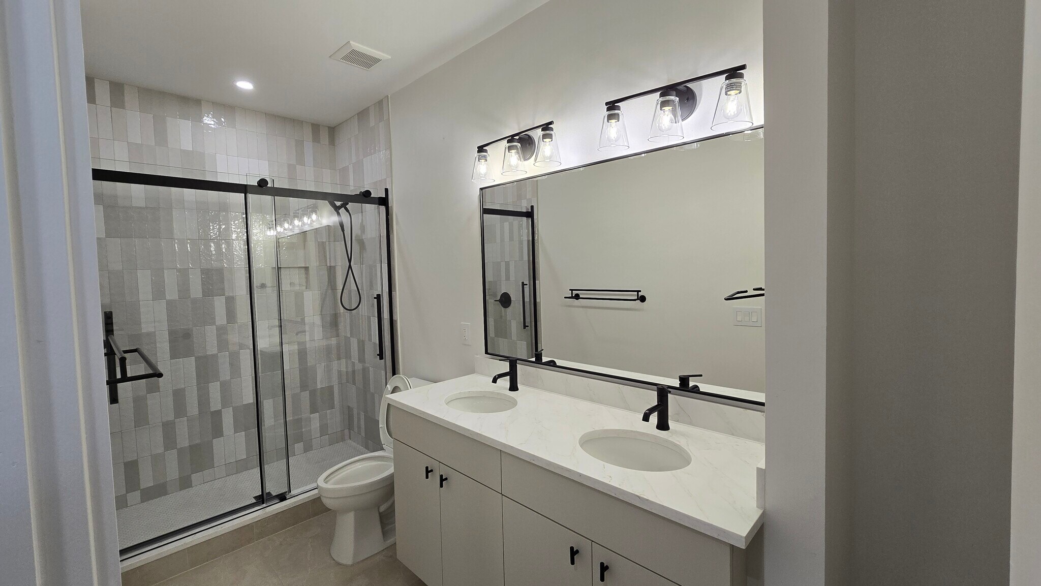 Building Photo - 75 Lake St