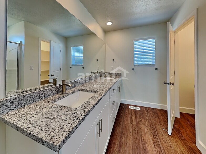 Building Photo - 1369 White St