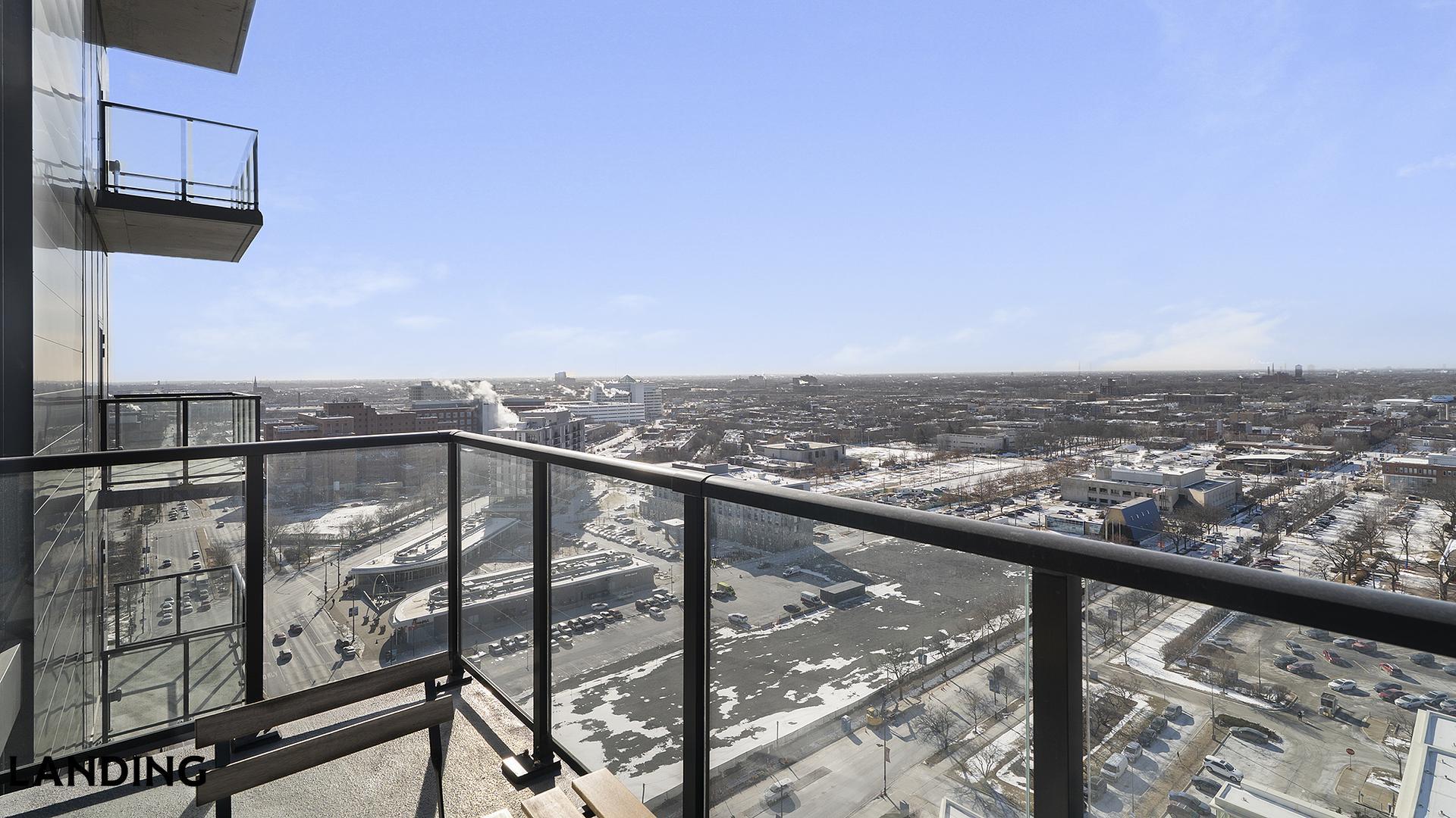 Building Photo - 513 S Damen Ave