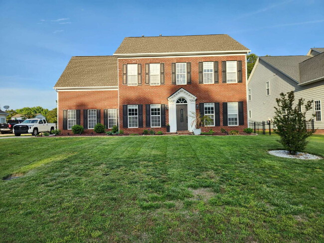 Primary Photo - Upscale Executive Home, Home Office, 4 Bed...