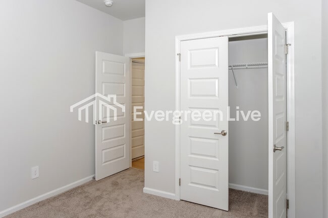 Building Photo - 14673 Mountain Strm Dr