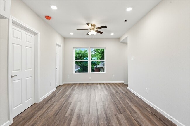 Building Photo - 7010 Brownsville St