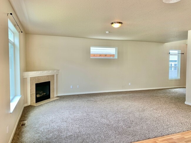 Building Photo - DON'T MISS THIS ONE...  - Quiet, 4 bedroom...