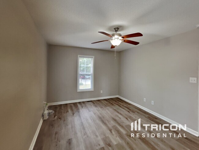 Building Photo - 5945 Presentation St