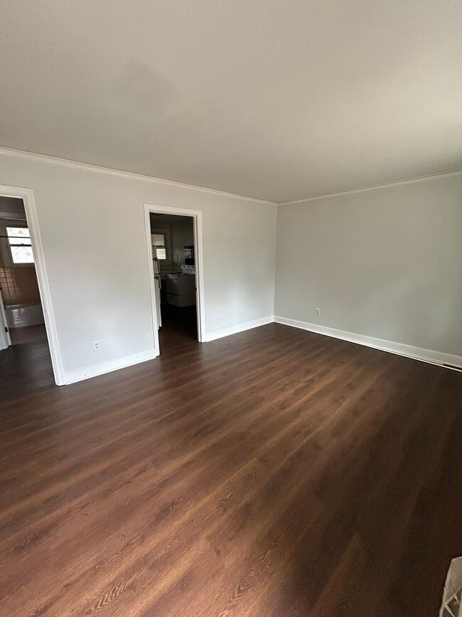 Building Photo - 2628 Parkwood Dr