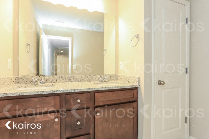 Building Photo - 1660 Riverpark Dr SE