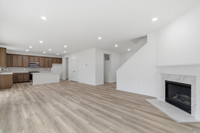 Building Photo - 709 Risdon Trail S