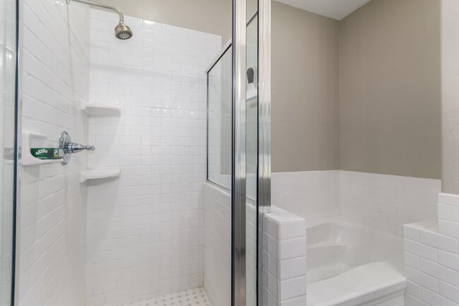 Building Photo - 705 W Queen Creek Rd