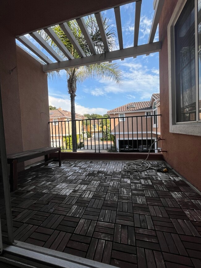 Building Photo - 305 Marinella Aisle