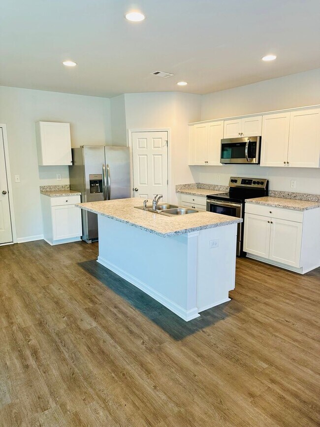 Building Photo - 12596 Waterbury Way