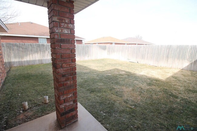 Building Photo - 708 Bison Rd