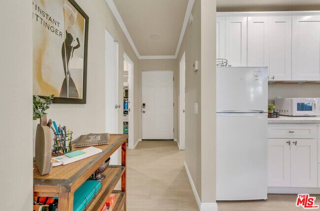 Building Photo - 78155 Cabrillo Ln