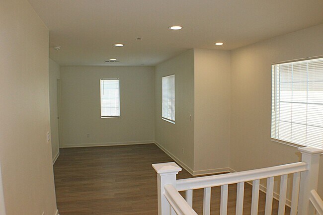 Building Photo - 3 Bed | 2.5 Bath | 1,733 Sq Ft | Built 2021 | Gated Community