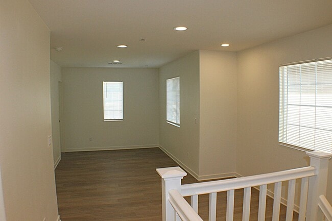 Building Photo - Hyde Park Gated Community with Resort Like Amenities