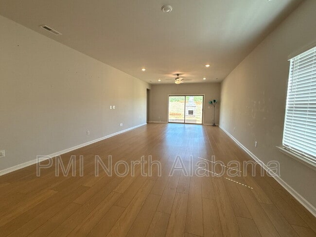 Building Photo - 280 Shangrila Wy