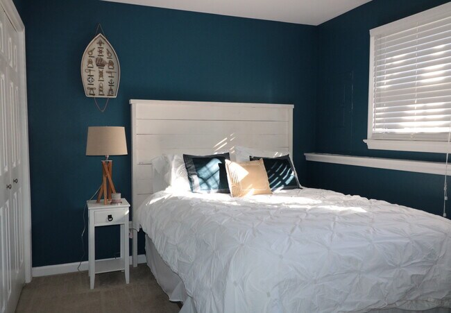 Building Photo - Gorgeous Luxury TH 4 bed, 3.5 bath w/ Wood...