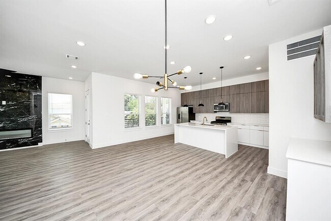 Building Photo - 3604 Runnels St