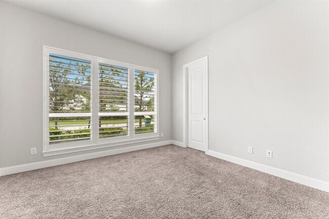 Building Photo - 40 Venetia Grove Dr