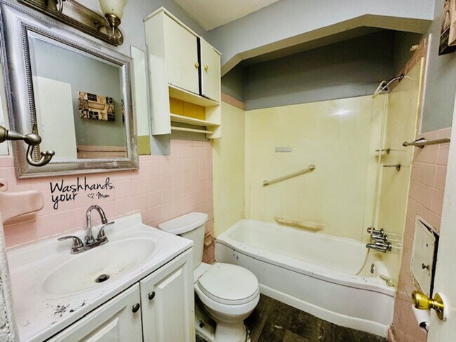 Building Photo - 3 Bedroom 1 Bathroom House For lease Welco...