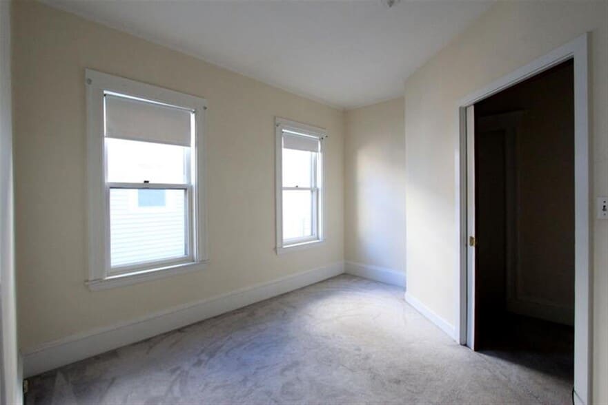 Building Photo - 92 Rogers Ave