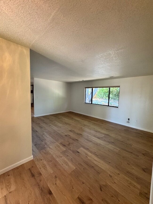 Building Photo - Remodeled home with a view