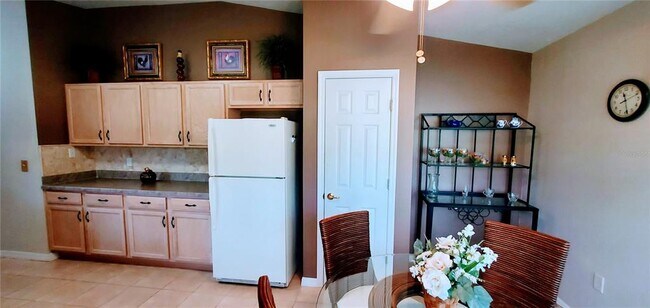 Building Photo - 520 Millifiora Ln
