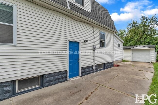 Building Photo - 1733 Stahlwood Ave