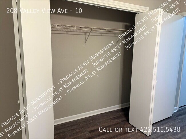 Building Photo - 208 Valley View Ave