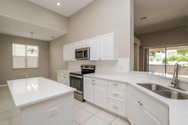 Building Photo - 3696 Braemere Dr