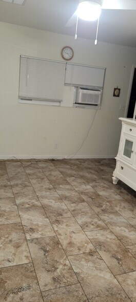 without furniture - 17446 Ludlow St