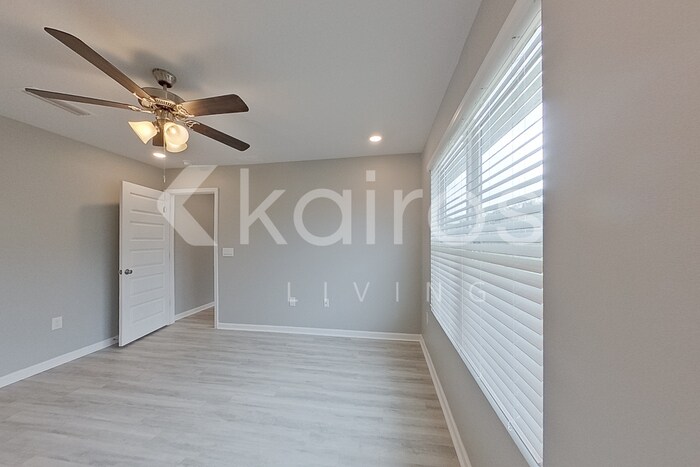 Building Photo - 241 Monarch Ln