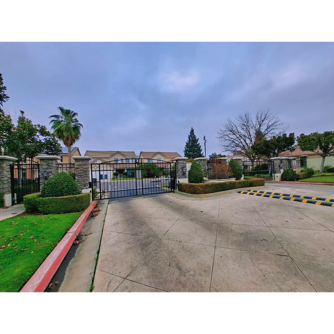 Building Photo - Comfortable 3BR Two-Story Home in Secure Fresno Community!