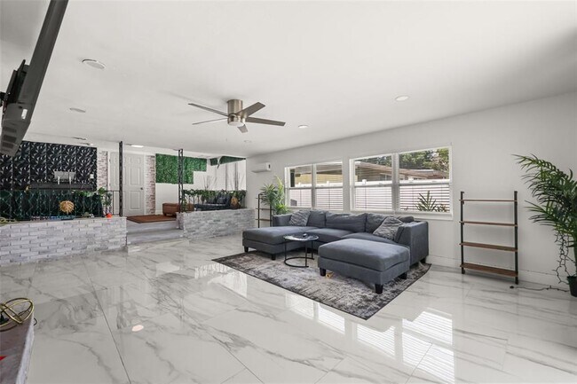 Building Photo - 2909 Hargill Dr