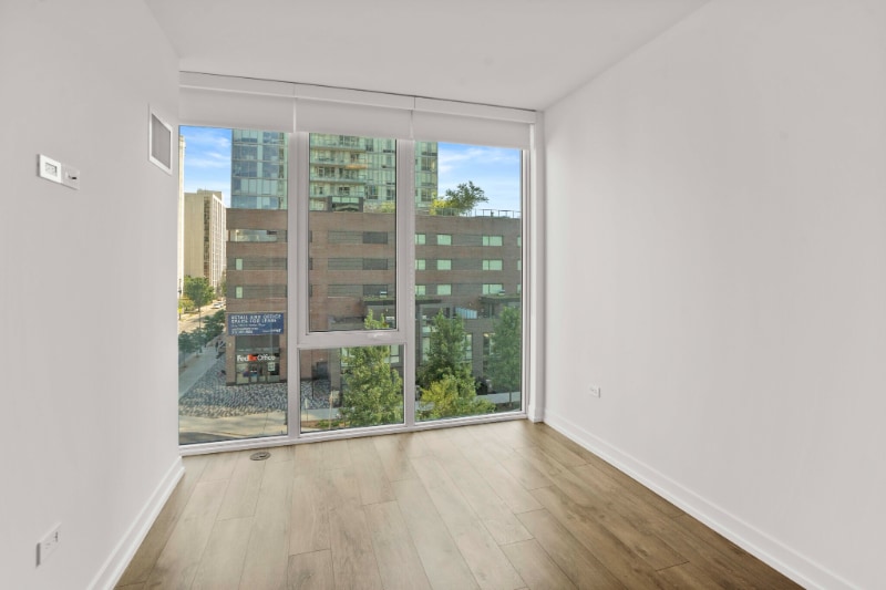 Building Photo - 1118 N Wells St