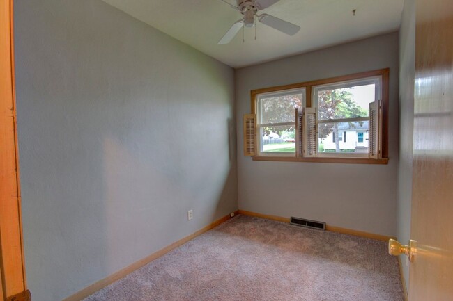 Building Photo - Remodeled 3 Bedroom Home