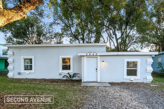 Building Photo - 2646 Lantana Ave