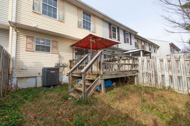 Building Photo - 3 Bed, 2.5 Bath, Townhome in Inwood, WV