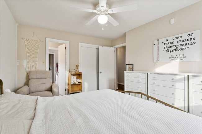 Building Photo - 18 S Greenfield Ave