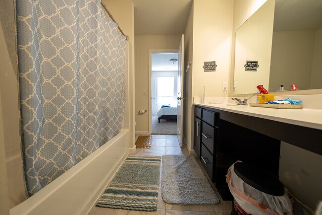 Building Photo - 5595 Queensland Ln N