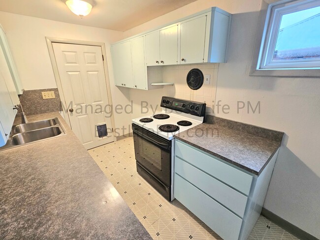 Building Photo - 3040 SE 136th Ave