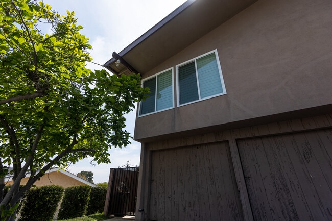 Building Photo - 1855 Alpha St