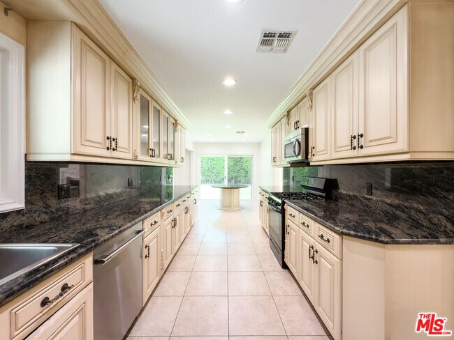 Building Photo - 1094 Garden Ln