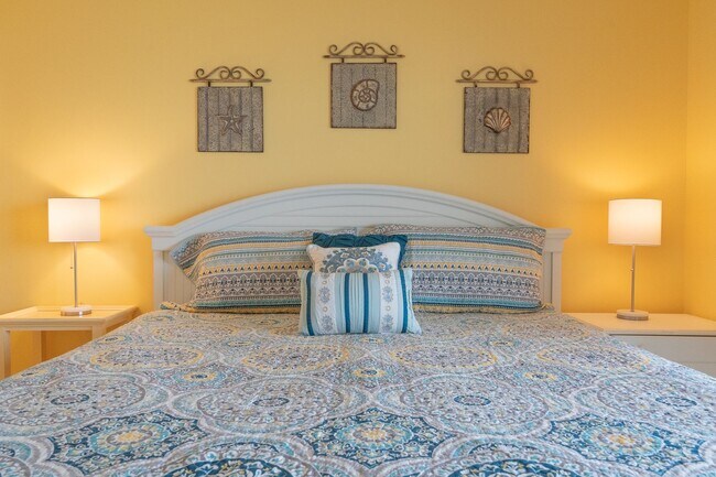 Building Photo - ELEGANT OCEANFRONT OFF-SEASON RENTAL FOR YOUR PERFECT WINTER GETAWAY