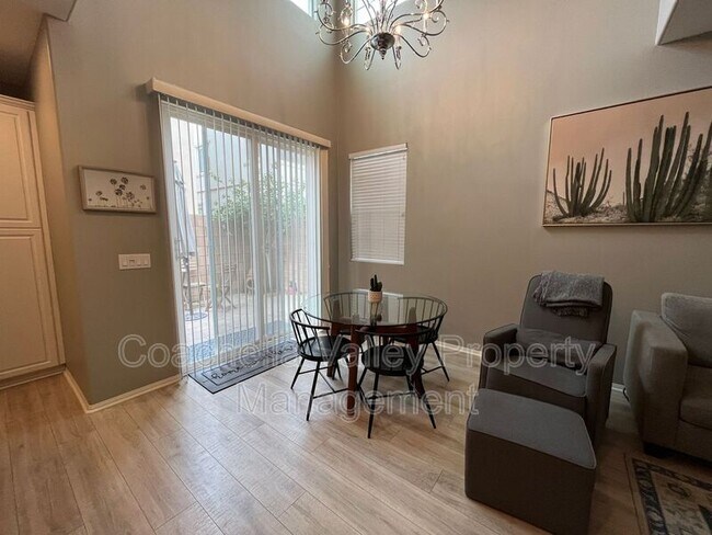 Building Photo - 321 Paseo Gusto