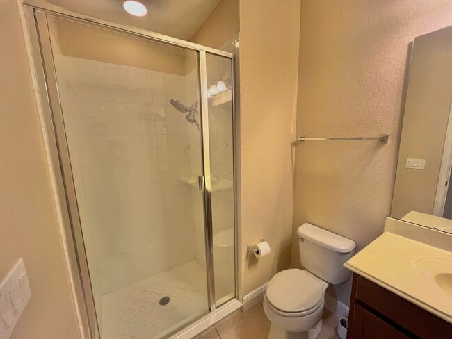 Building Photo - Spacious 4 Bed, 3.5 Bath Lake Mary Home in...