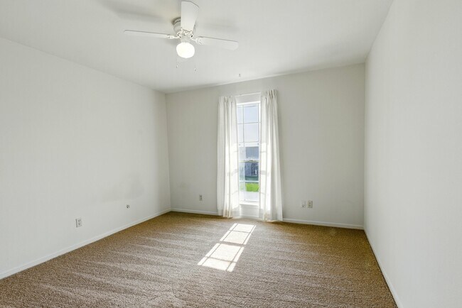 Building Photo - 9641 Hollock St