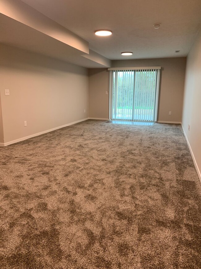 Building Photo - Walkout ranch townhome with 2 stall garage...
