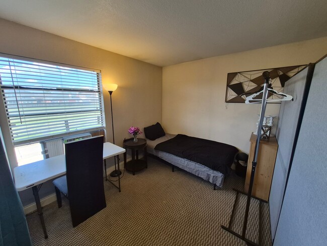 Building Photo - 5611 Aberdeen Dr