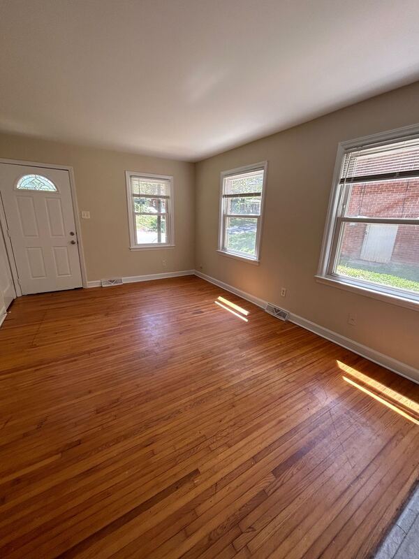 Building Photo - 717 Crater St